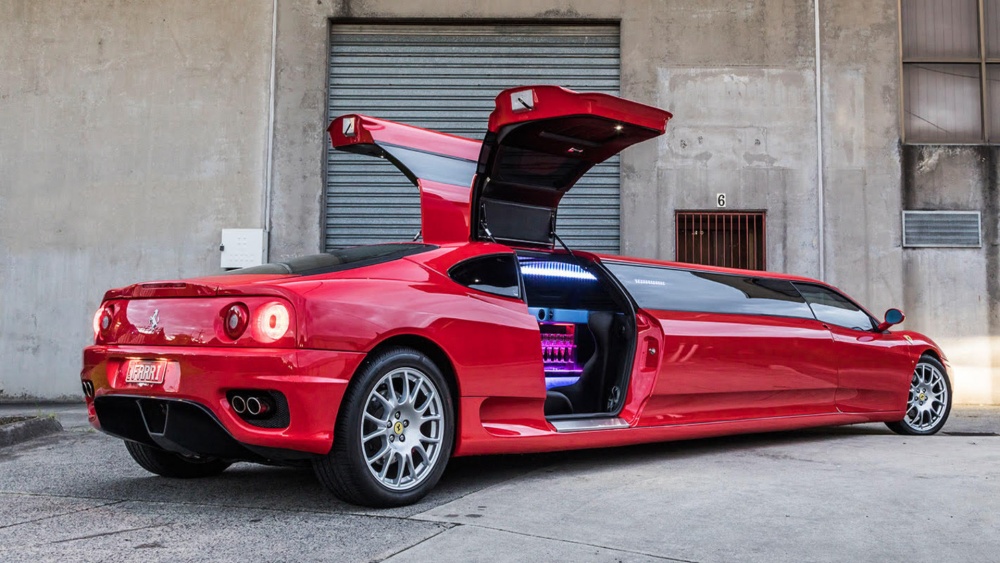 Ferrari 360 Modena превратили в лимузин для вечеринок