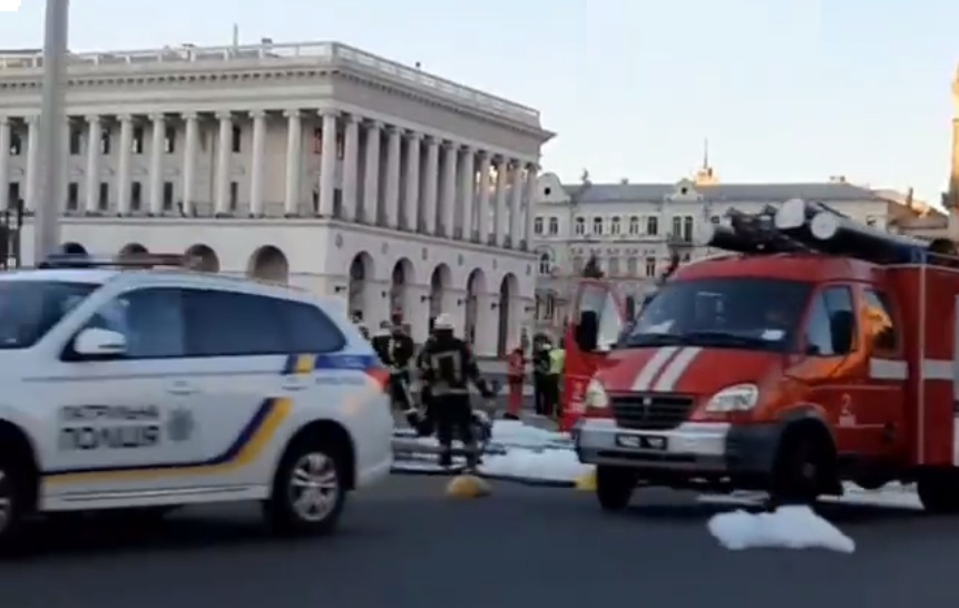 Авто сгорело на Крещатике, поджигатель задержан (ФОТО, ВИДЕО)