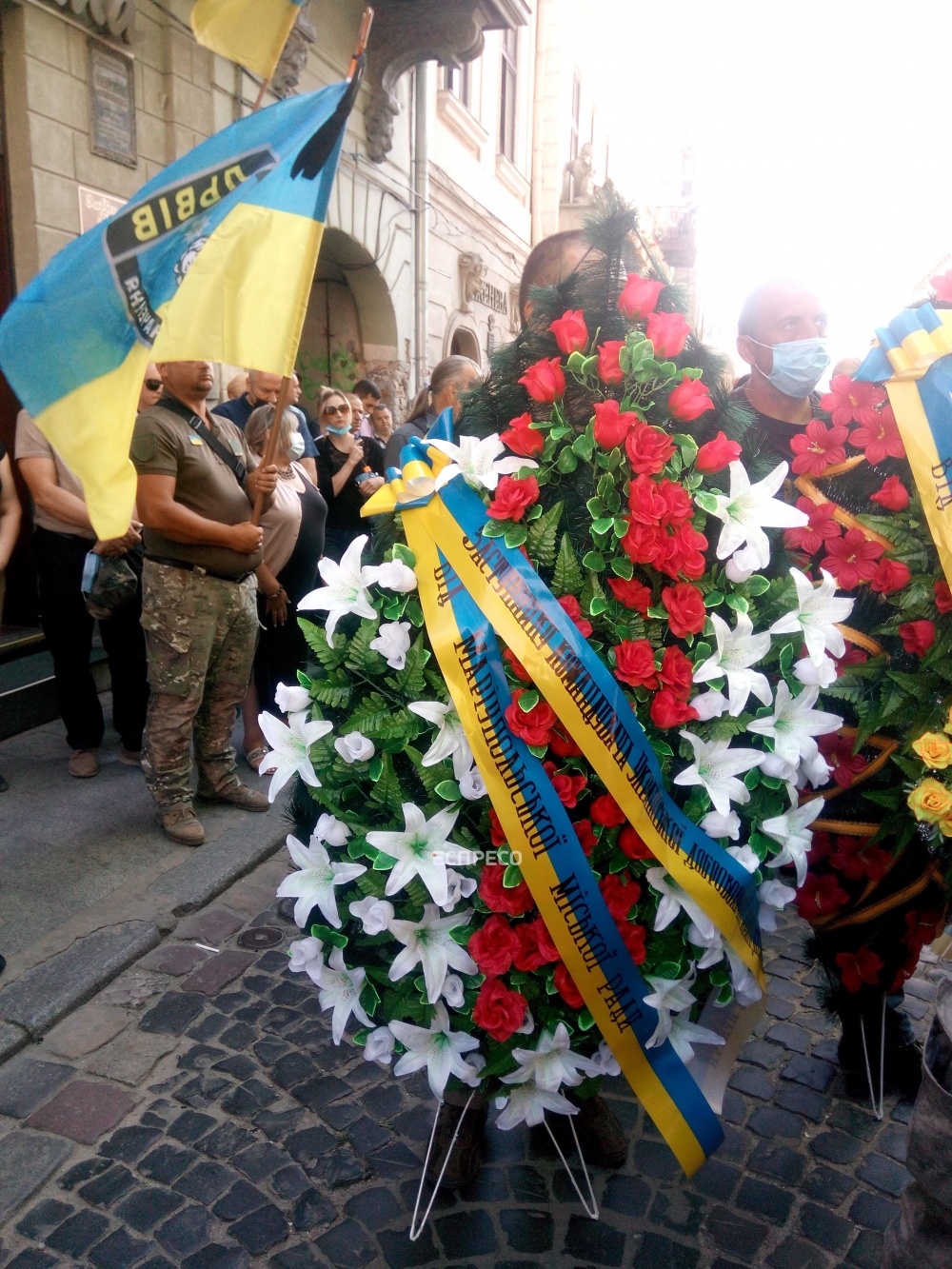 Человек с государственным мышлением: во Львове похоронили легендарного командира "Червня"