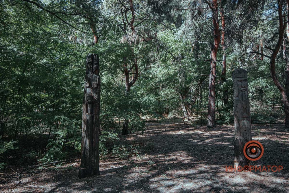 В лесопарке Днепра нашли капище с тотемами и кострами
