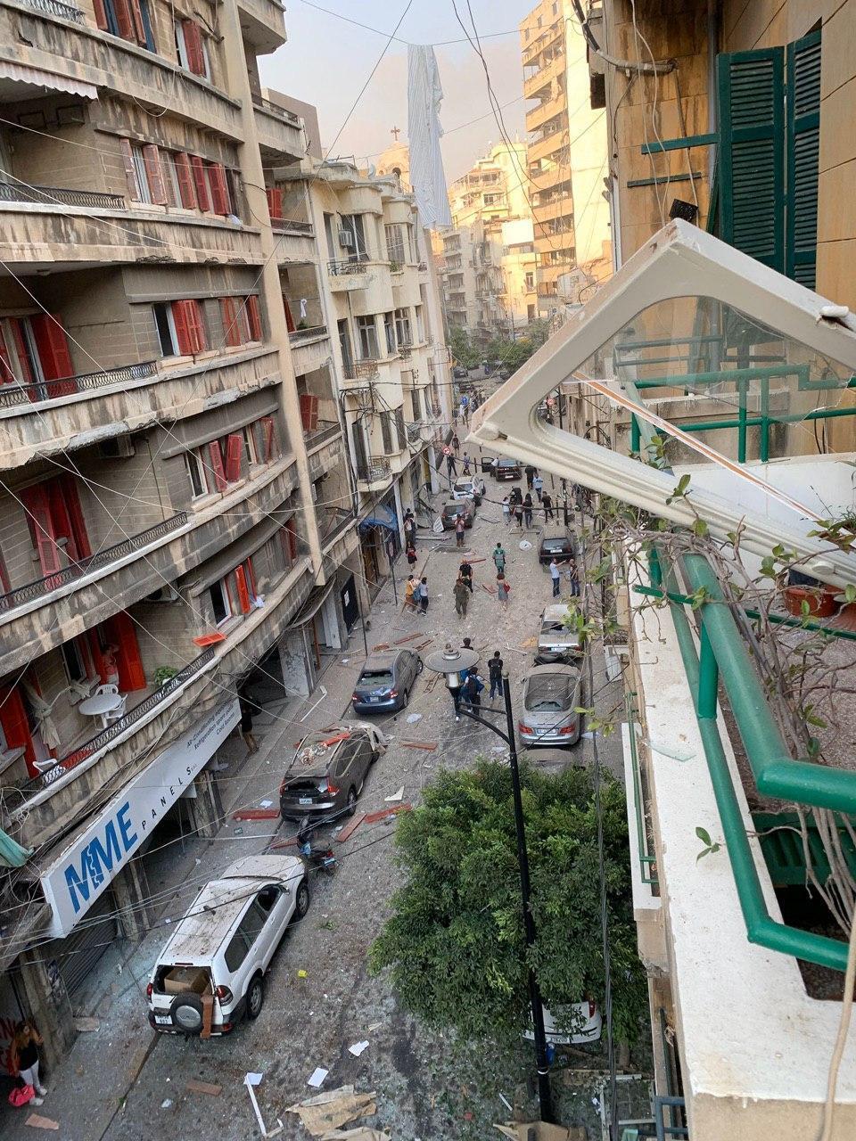 В столице Ливана прогремел грандиозный взрыв: "вздрогнул" весь город (видео)