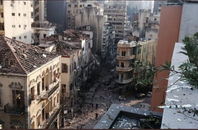 Мощные взрывы в Бейруте сравнили с Хиросимой: фото