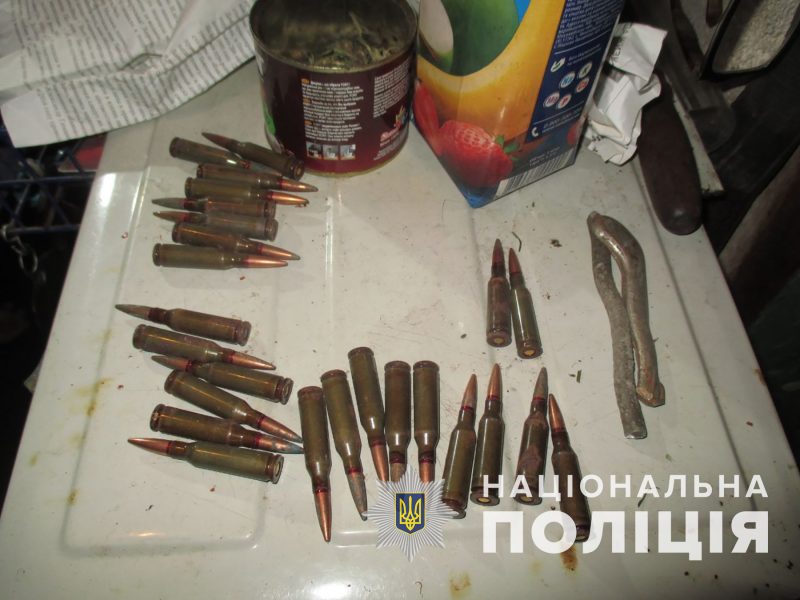 В частном доме в Запорожской области нашли патроны и наркотики