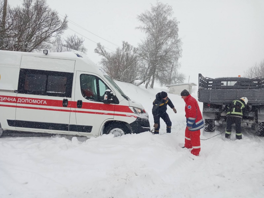 Завалило всех. Что сегодня происходит со снегом и погодой в Украине. Хроники коллапса