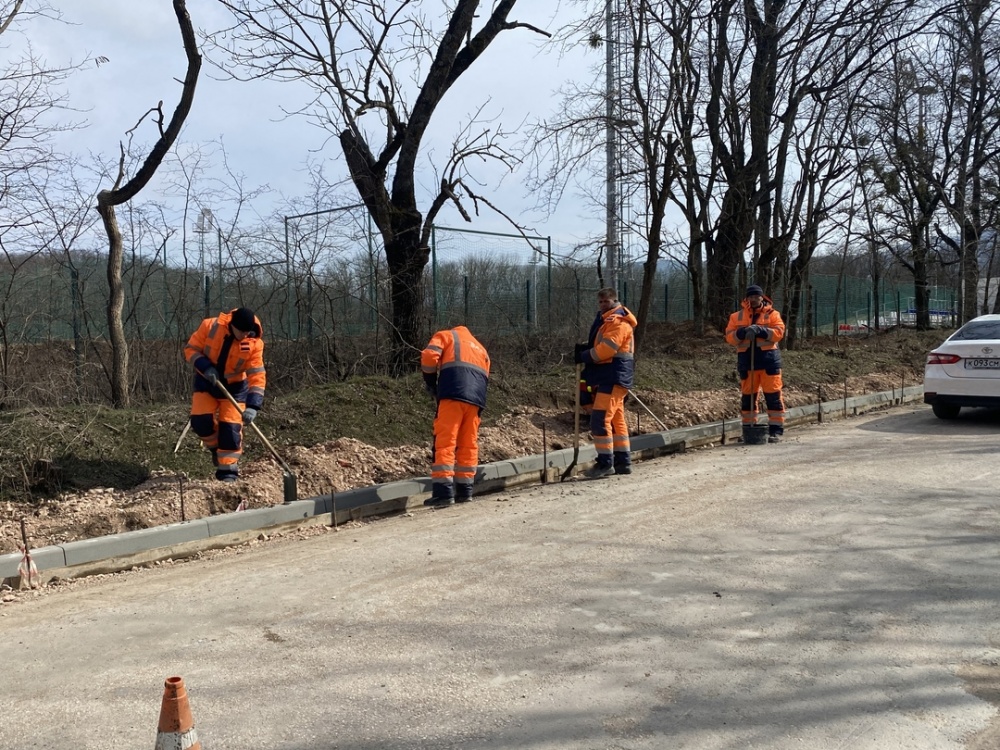 В Крыму приступили к ремонту дорог в Бахчисарайском, Красноперекоспском, Ленинском районах и на ЮБК