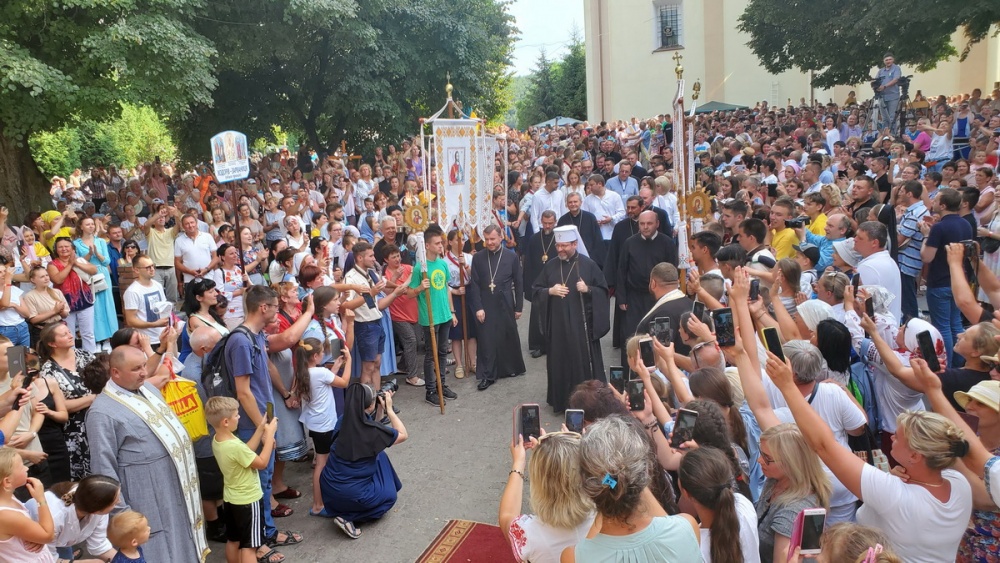 Тысячи верующих приняли участие в традиционном Всеукраинском паломничестве в Зарванице