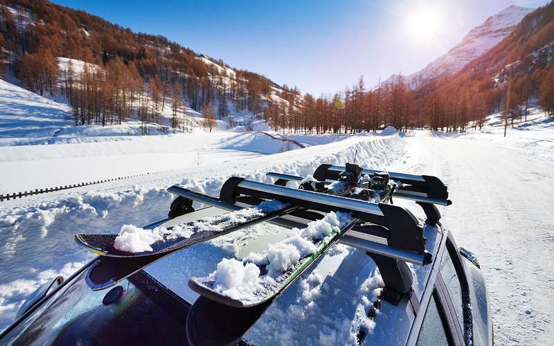 Крепления на крышу для лыж и сноубордов: какие бывают, как выбрать