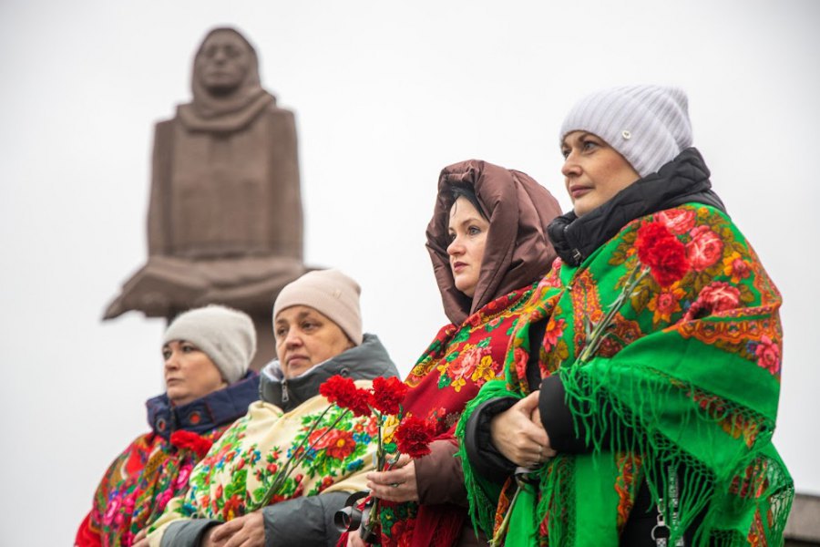 На Днепропетровщине почтили память жертв голодоморов (ФОТОРЕПОРТАЖ)