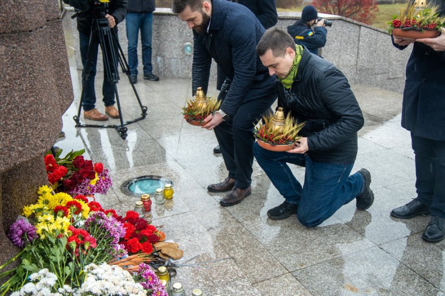 На Днепропетровщине почтили память жертв голодоморов (ФОТОРЕПОРТАЖ)