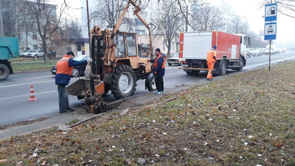 Важные гидрообъекты Одессы коммунальщики поддерживают в рабочем состоянии. Фото