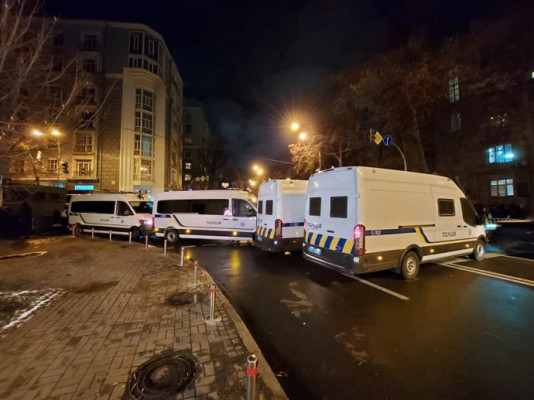 В Киеве из-за акции протеста "Защити Украину - останови переворот" перекрыли правительственный квартал (фото, видео)