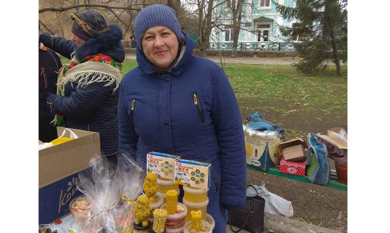 Учительница из Николаевской области восстанавливает украинскую породу пчел (ФОТО)