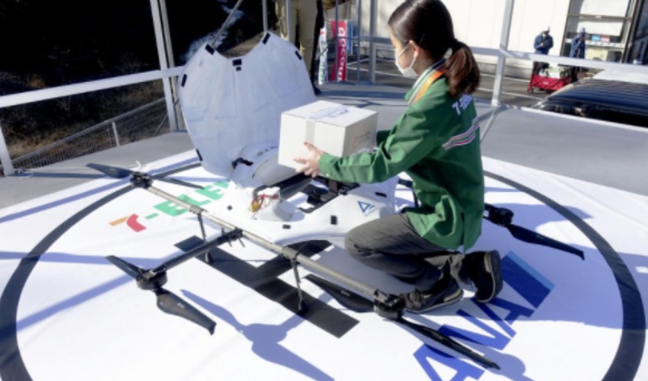 Японская сеть минимаркетов опробовала доставку дронами
