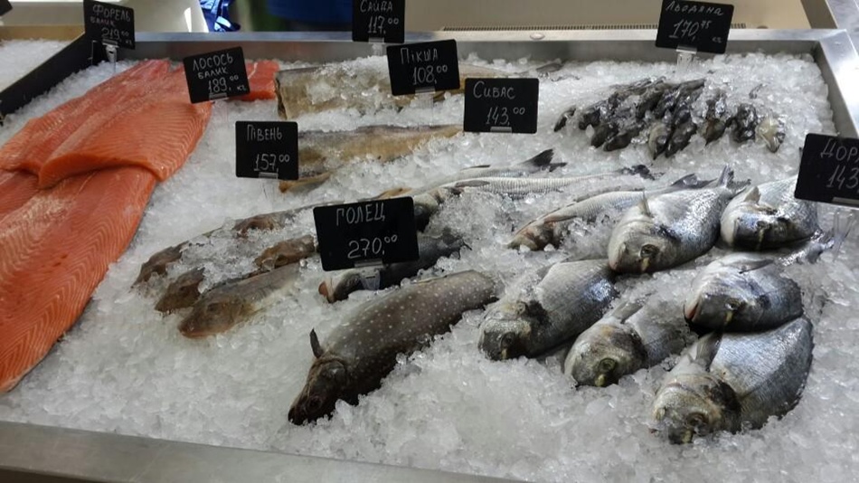 Как выбрать рыбу на новогодний стол 2022, чтобы не отравиться