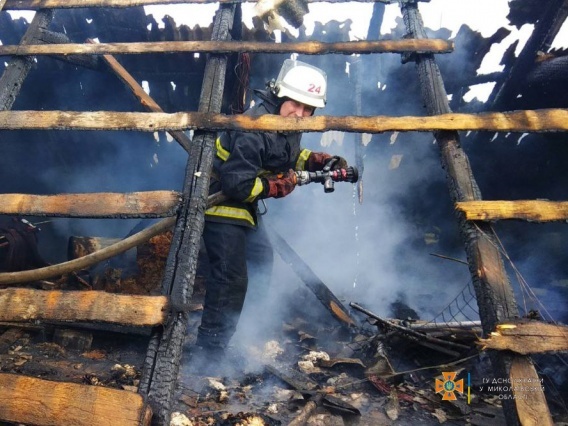 В Николаевской области на пожаре погибла женщина и сгорела баня