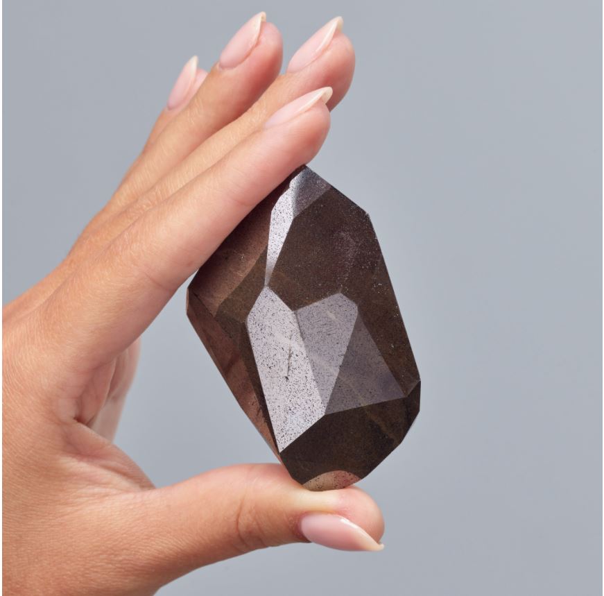 В Дубае на аукционе продадут черный космический бриллиант весом более 111 граммов (ФОТО, ВИДЕО)