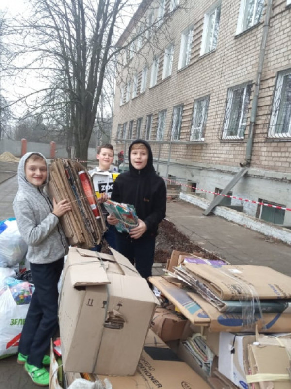 Школьники Кривого Рога получили бонусы за сортировку мусора
