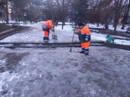 Вечером снег с улиц Симферополя будут убирать 12 машин