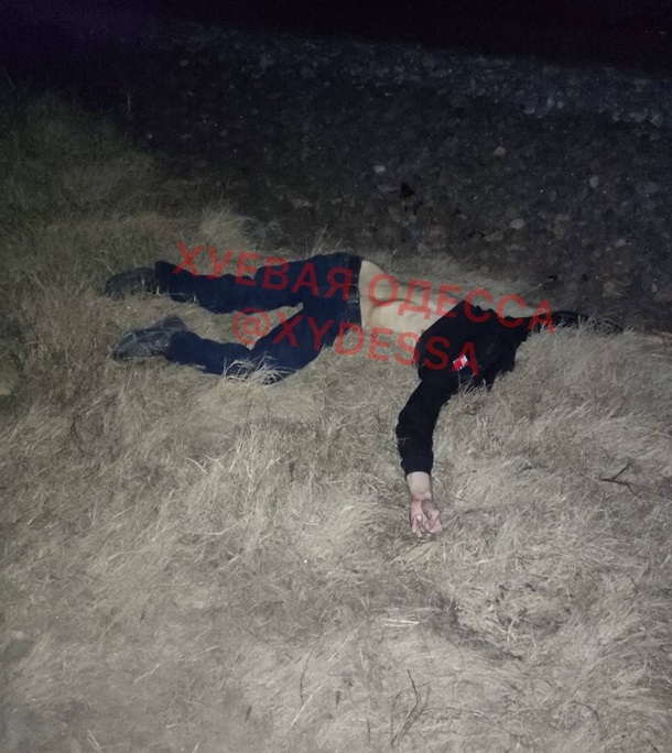 В Одессе мужчина совершил страшное самоубийство (фото 18+)