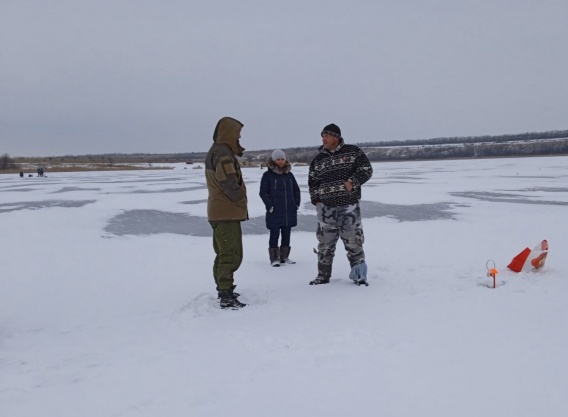 В Николаевской области из-подо льда рек вытянули почти полкилометра браконьерских сетей