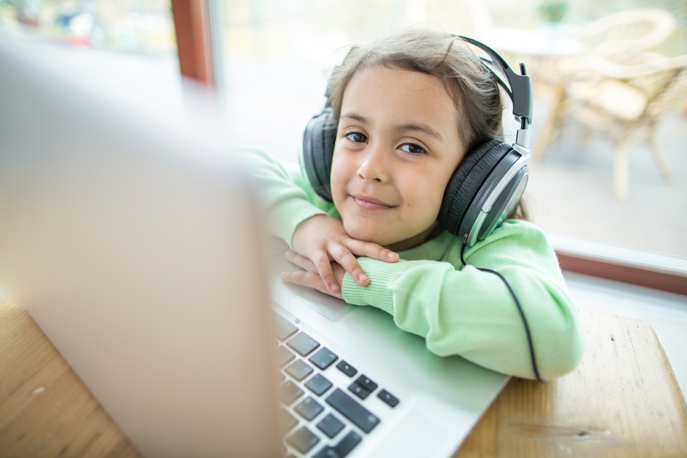 Как организовать полноценную учебу ребенку в интернете