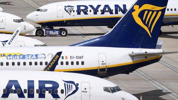 Ryanair обещает летать в Киев, пока "в небе не летают ракеты"