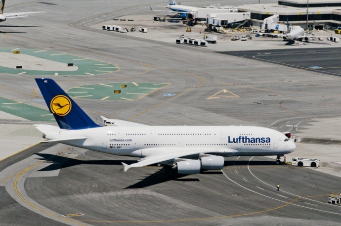 Lufthansa объяснила отмену рейсов в Киев ковидом и посоветовала звонить в Россию