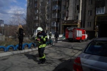 На проспекте Лобановского загорелся жилой дом (ФОТО)