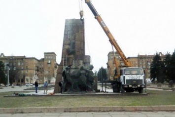 Запорожские священники просят установить на месте Ленина церковь