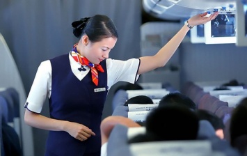 В Китае пассажирка задержала рейс, перепутав туалет с запасным выходом