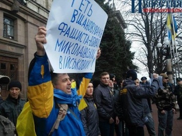 В Николаеве собрался пикет возле мэрии