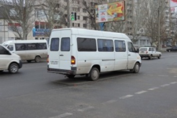 В Запорожской области "Ланос" протаранил маршрутку и скрылся (ФОТО)