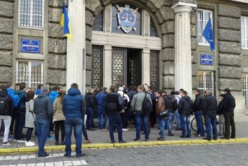 Активисты сорвали представление львовского прокурора
