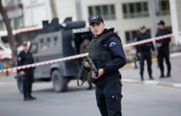 Теракт на юге Турции: взрыв прогремел около автовокзала.К месту ЧП съезжается большое количество скорых