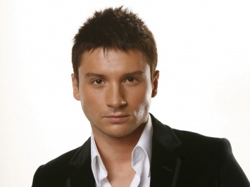 Сегодня день рождения у актера и певца Сергея Лазарева