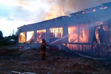 Лакокрасочный цех сгорел в Кировском районе Крыма