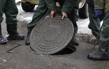 В городе заменят чугунные люки на полимерпесчаные