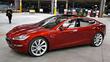 Электромобиль Tesla 3 получил 135 тысяч предзаказов