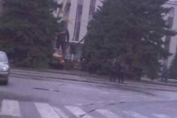 В Мариуполе памятник Орджоникидзе сегодня будут сносить?(Фотофакт)