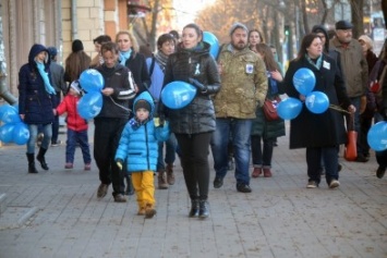 В Запорожье прошел марш в поддержку людей с аутизмом, - ФОТОРЕПОРТАЖ