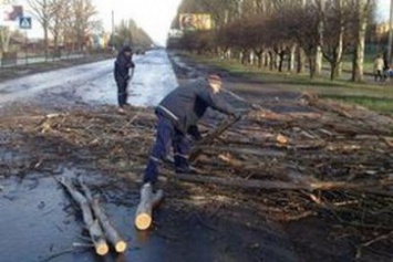 В Красноармейске (Покровске) спасатели вступили в борьбу со стихией