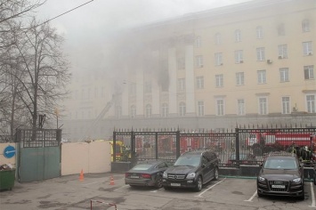В Москве загорелось здание Минобороны РФ