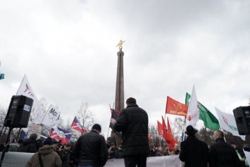 В Москве несколько сотен дальнобойщиков собрались на митинг