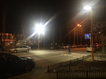 На Русановке появился пешеходный переход с LED подсветкой