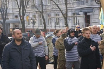 Шестой день прокурорского майдана: живая цепь из одесситов, виселица и замки на дверях (ФОТО, ВИДЕО)