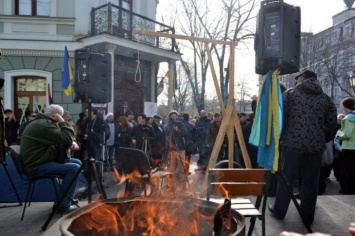 В Одессе продолжается пикет против Стоянова