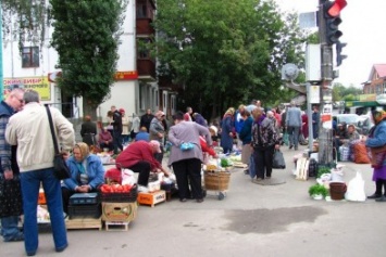 В Чернигове опять обещают убрать несанкционированную торговлю на тротуарах города