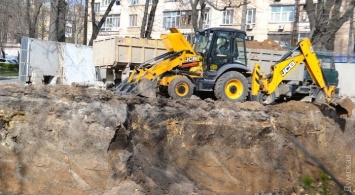 В сквере на проспекте Шевченко активизировалось строительство