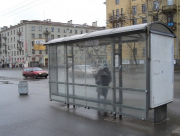 В Питере УАЗ вылетел на автобусную остановку