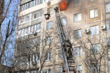 В Николаеве во время тушения пожара спасателями оказана помощь 10 жителям